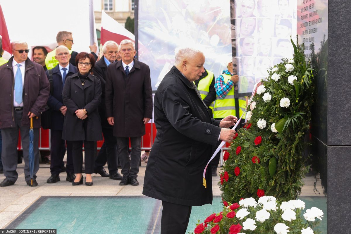 Jarosław Kaczyński, prokurator krajowy, pomnik smoleński Parasol ochronny nad Kaczyńskim? Prokurator Krajowy o incydencie