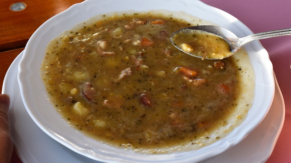 Grochówka wojskowa najlepiej smakuje z kuchni polowej