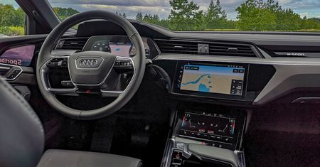 Prezentacja Audi e-tron Sportback: Elektryczny napęd i liczne innowacje w modnym przebraniu