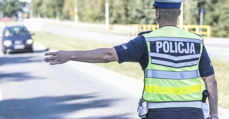 Brali narkotyki, byli na służbie. Policjanci drogówki z Torunia złapani