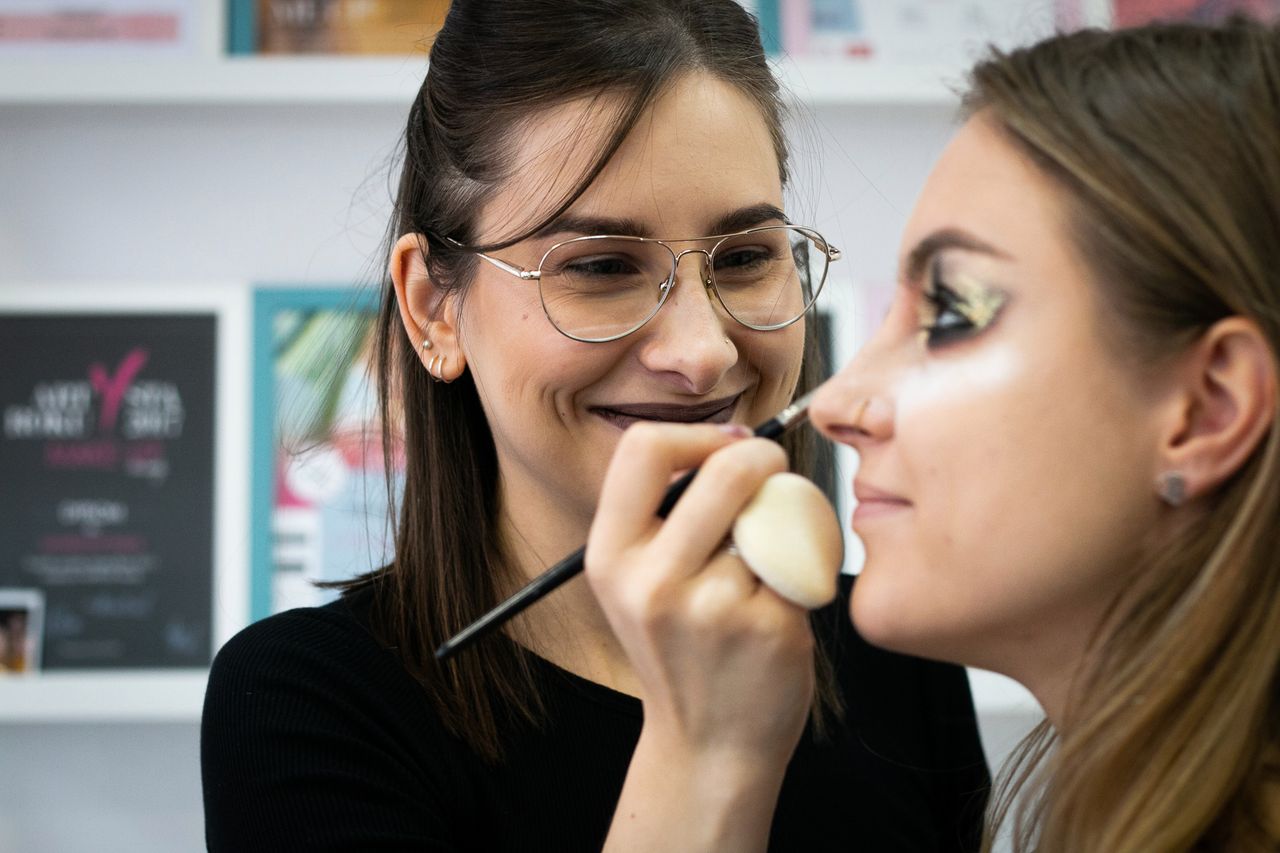 Jak współpracować z ludźmi podczas sesji fotograficznej? Wszystko, co musisz wiedzieć