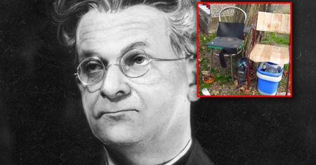 Bezimienny grób aktora. Na środku zostawiono krzesło i wiadro
