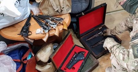 Śląskie. Wybuchowa oferta w internecie. 74 kilogramy prochu strzelniczego