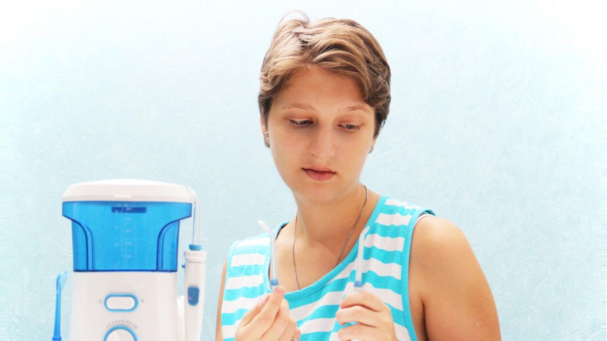 Irygator do zębów może być stacjonarny lub bezprzewodowy