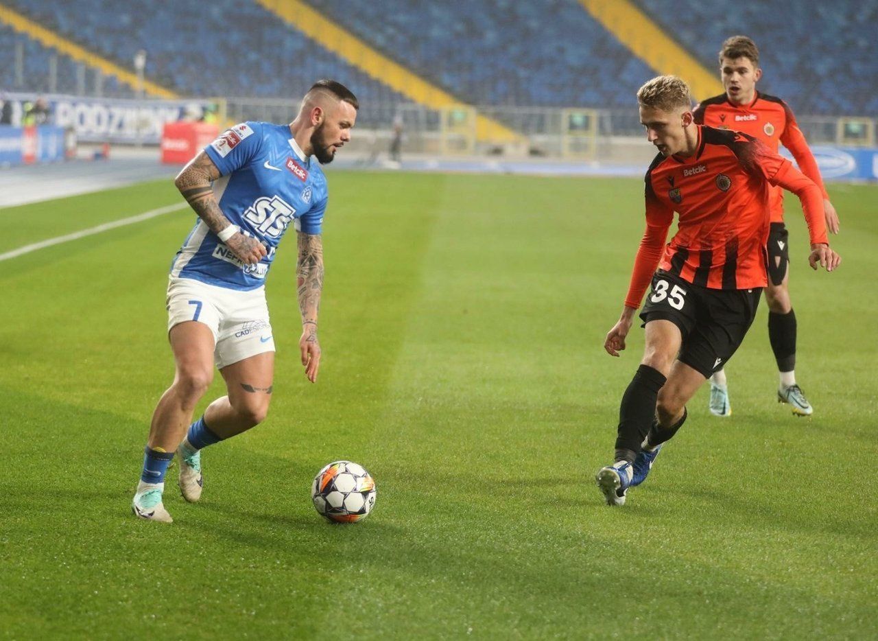 Piłkarze Ruchu rozgromili Chrobrego na Stadionie Śląskim, ale w Głogowie podzielili się z nim punktami
