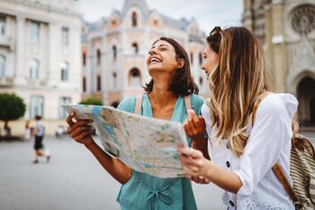 Długi weekend sierpniowy z rodziną. Gdzie wyruszyć na niezapomnianą sierpniówkę w Polsce?