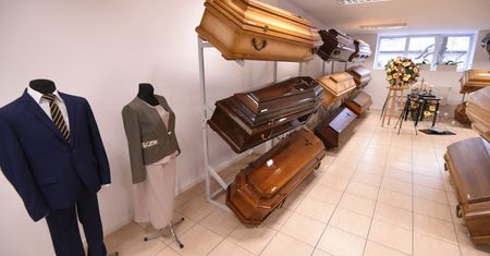 "Nikt nad tym nie panuje". Patologii jest wiele. Każdy może zostać przedsiębiorcą pogrzebowym