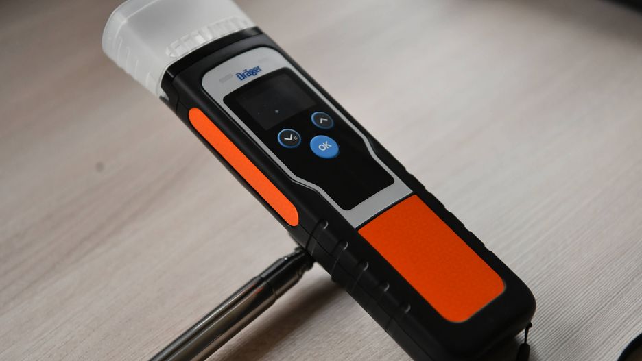 Warszawa. Pijana para została przebadana alkomatem