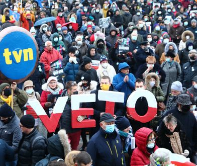 Ponad 2,2 miliona podpisów. Apel do prezydenta Dudy ws. "lex TVN"