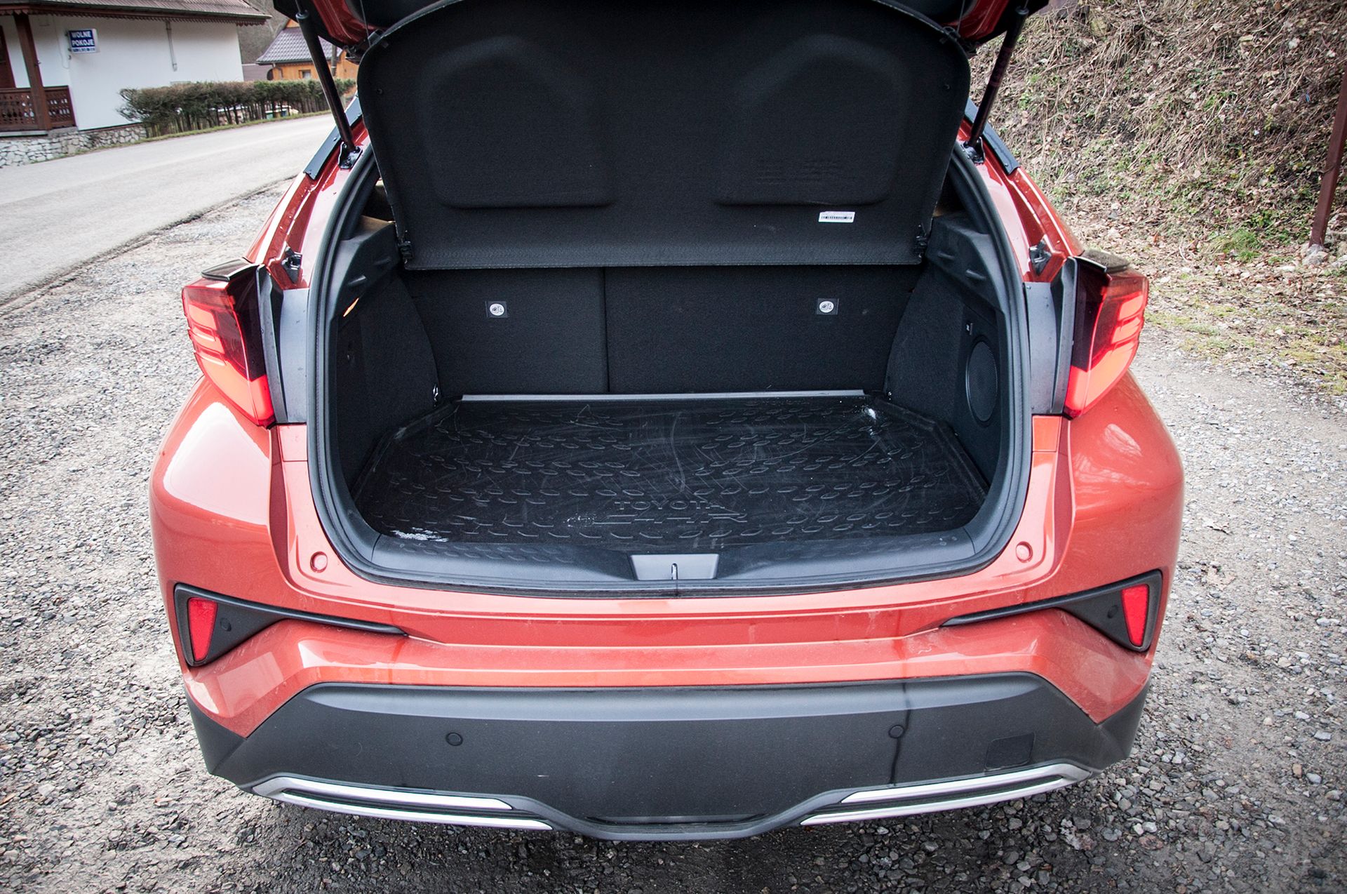 Toyota C-HR 2.0 Hybrid Dynamic Force (2020) (fot. Mateusz Żuchowski)