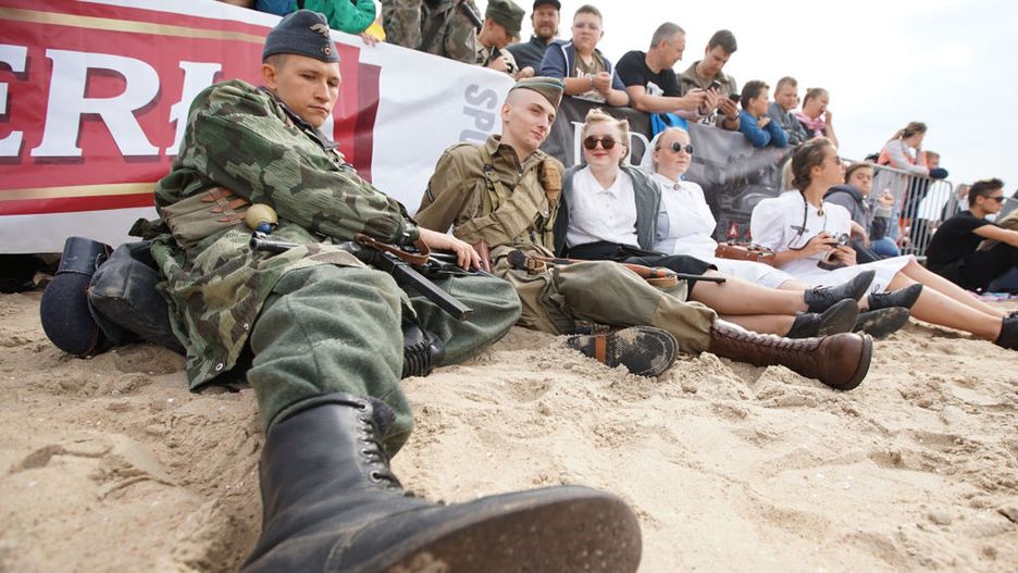 D- Day Hel przyciąga tłumy miłośników historii i stylu retro