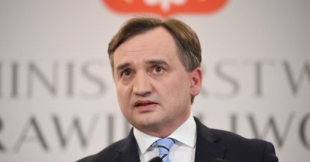 Ziobro przegrał w sądzie z "Wyborczą". Chciał usunąć swoje nazwisko z tytułu artykułu