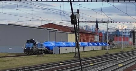 Czołgi pod plandekami. Po cichu wysłali je Ukrainie