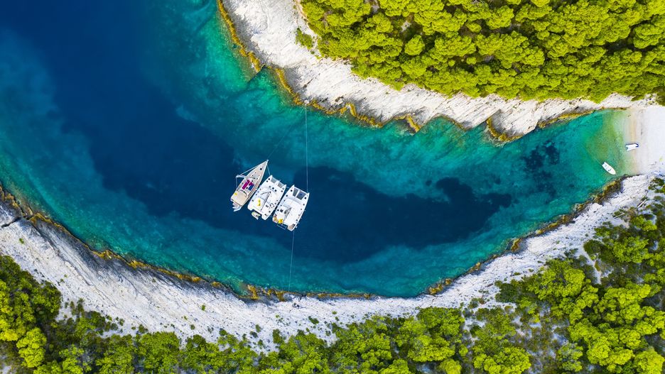 Dalmacja to liczne ukryte zatoki z boskimi plażami