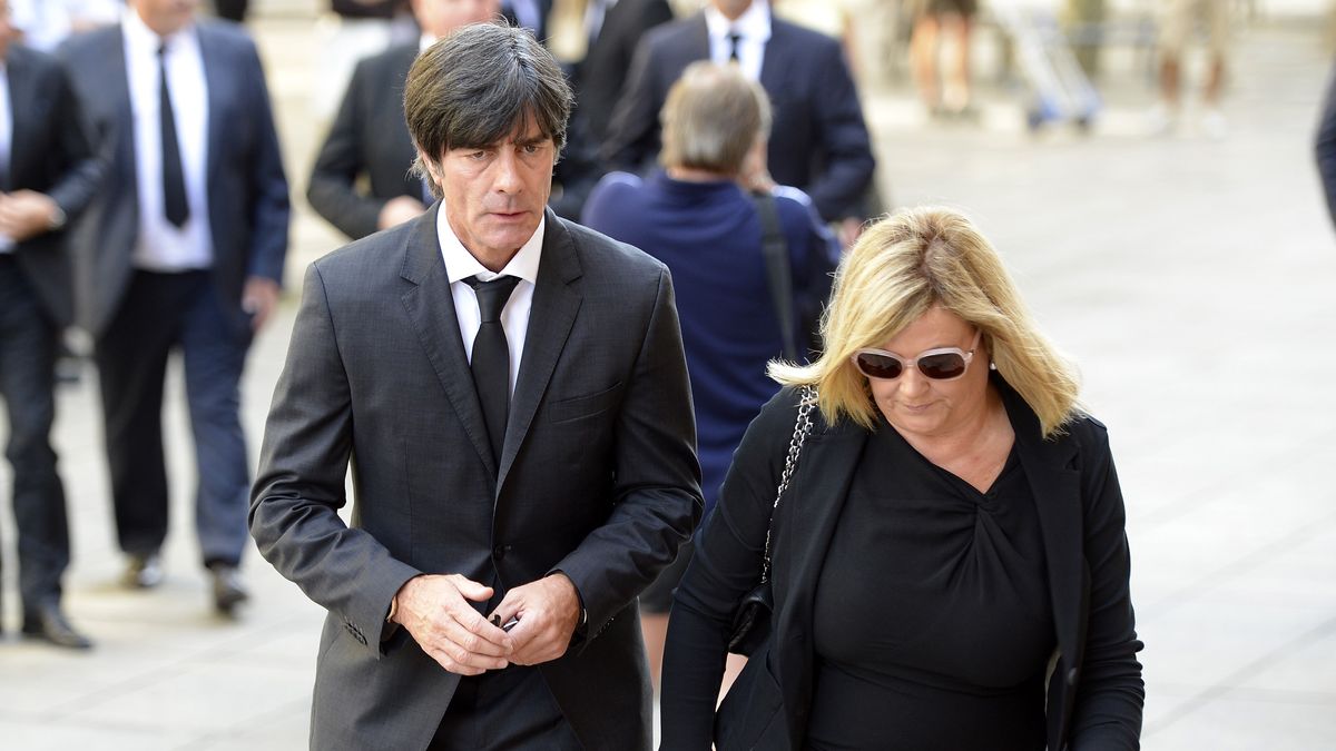Gerhard Mayer-Vorfelder Memorial Service
STUTTGART, GERMANY - AUGUST 27: Joachim Loew and his wife Daniela Loew attend the Gerhard Mayer-Vorfelder Memorial Service at St. Eberhard chruch on August 27, 2015 in Stuttgart, Germany.  (Photo by Daniel Kopatsch/Bongarts/Getty Images)
Daniel Kopatsch
Politics, Soccer, Human Interest