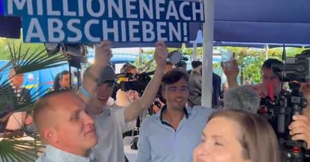 Oburzenie po imprezie wyborczej AfD. Śpiewali "piosenkę deportacyjną"
