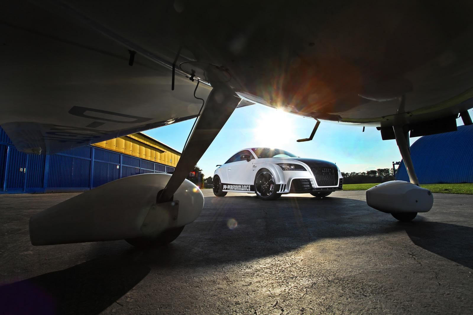 Audi TT RS Black & White Edition