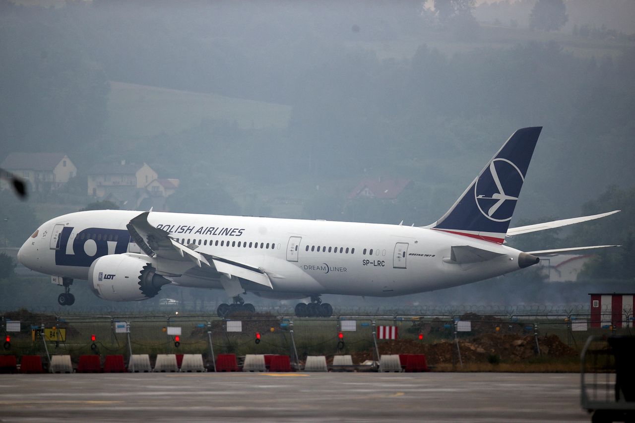 Chwile grozy na pokładzie. Samolot LOT-u lecący z Katowic do Meksyku musiał zawrócić