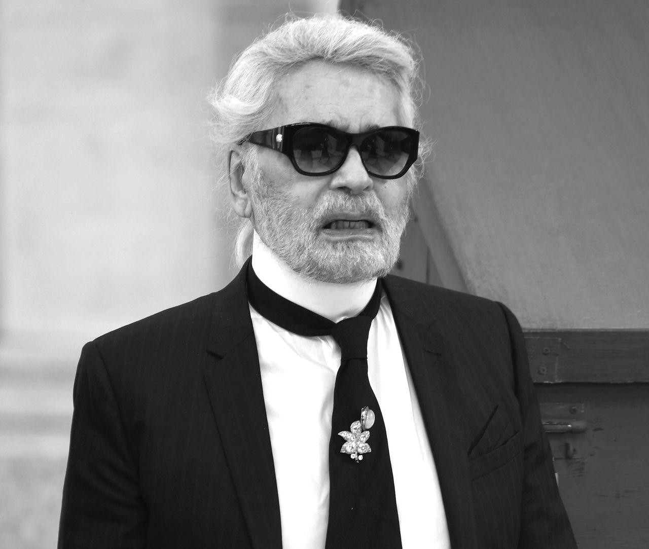 Miał w życiu tylko dwie miłości: modę i swoją kotkę. Karl Lagerfeld nie żyje