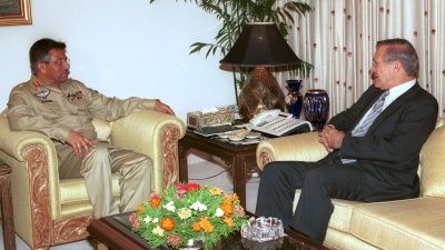 Donald Rumsfeld podczas spotkania z prezydentem Pakistanu
