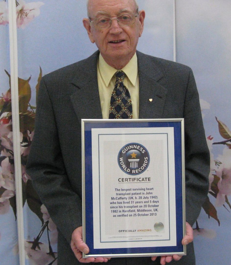 epa04002519 An undated handout image made available by Royal Brompton and Harefield Foundation Trust shows John McCafferty who, on 24 December 2013 was official recognised as the world's longest surviving heart transplant patient by the Guinness World Records.  The 71 year-old from central England, received his new heart on 20 October 1982. He surpassed the previous record of 30 years, 11 months and 10 days set by American Tony Huesman, who died in 2009.  EPA/NHS FOUNDATION TRUST  HANDOUT EDITORIAL USE ONLY/NO SALES 
Dostawca: PAP/EPA. 