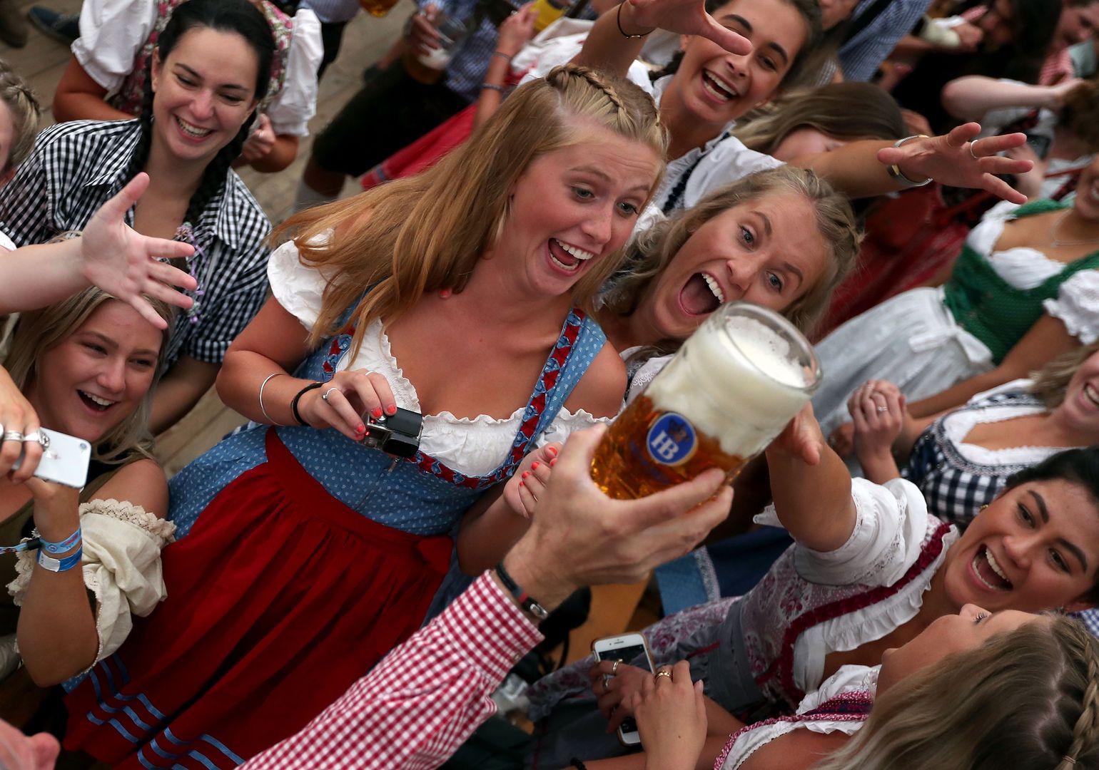 Oktoberfest w Monachium. Pierwsza beczka piwa odbita