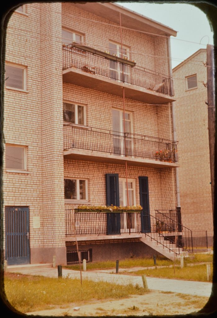 Nostalgiczna Warszawa lat 50. na nieznanych, kolorowych zdjęciach profesora z USA 38