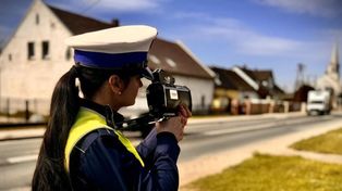 18-latek w BMW jechał przez miasto z prędkością 132 km/h. Prawo jazdy miał od niespełna miesiąca