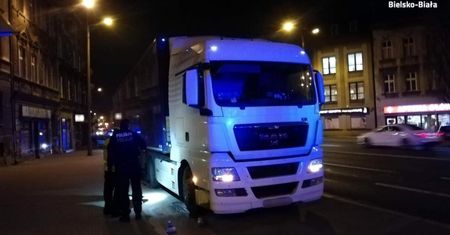 Bielsko-Biała: Kompletnie pijany jechał tirem przez centrum miasta
