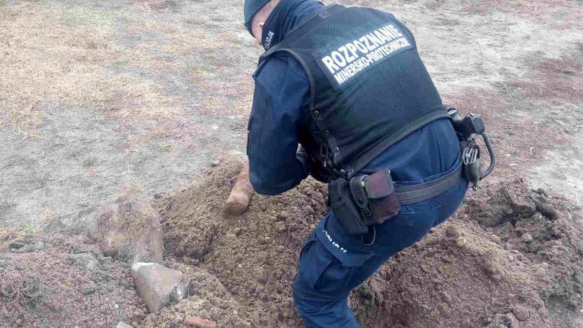 Policjanci zabezpieczyli pocisk artyleryjski 