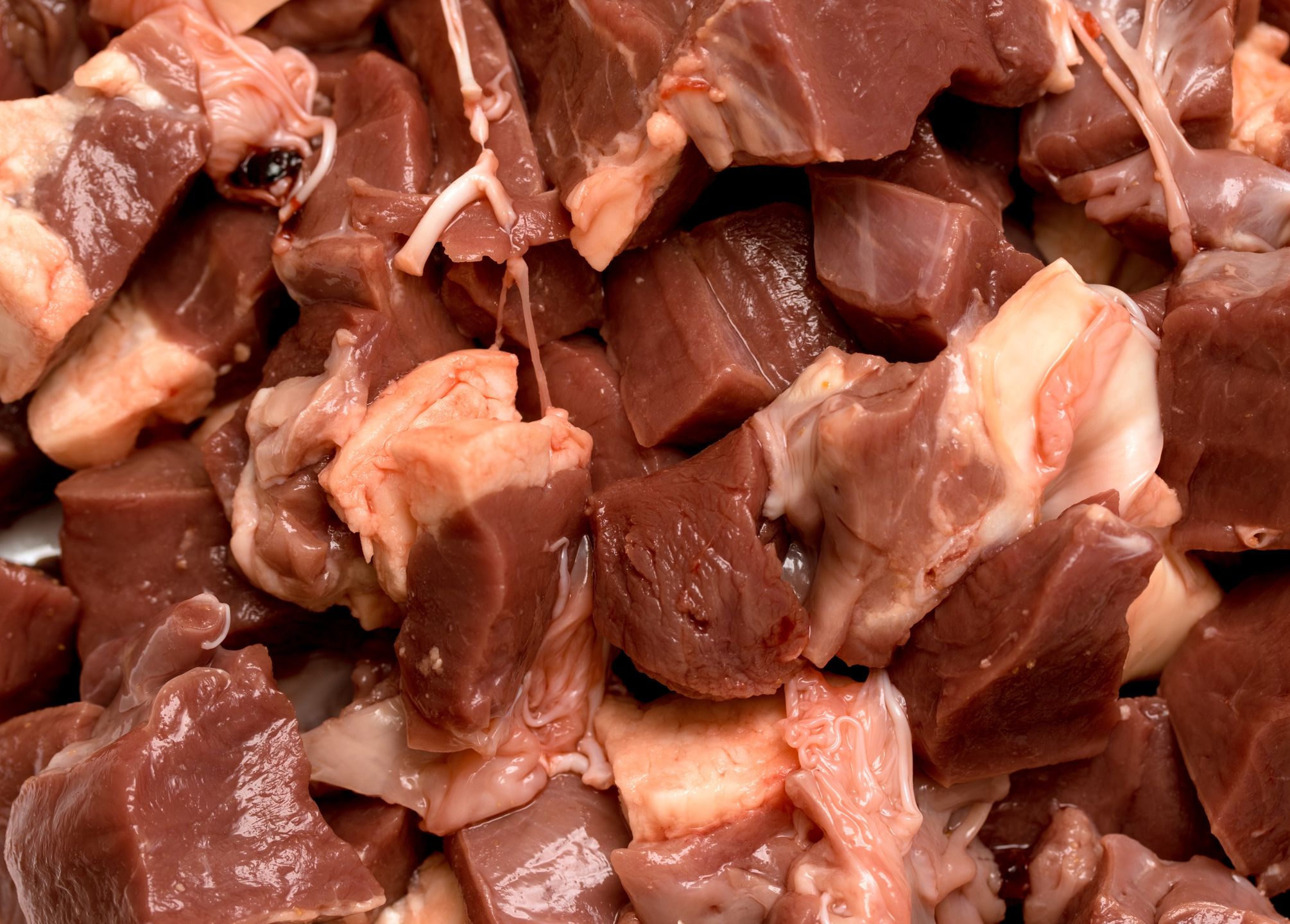 Pokrojone w plastry serca wołowe są doskonałe na gulasz