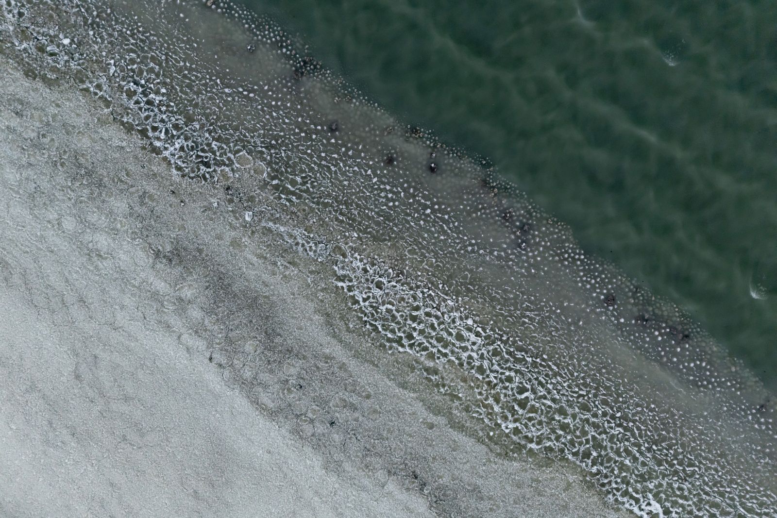 Wchodzenie na lód może się tragicznie skończyć