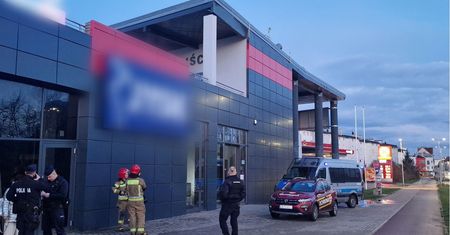Noc w sklepie. Klientka dała się zamknąć. "Pewnie chciała wypocząć"