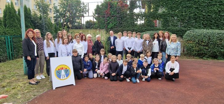 Wyjątkowa uroczystość w płockiej "Osiemnastce". Kapsuła czasu dla przyszłych pokoleń