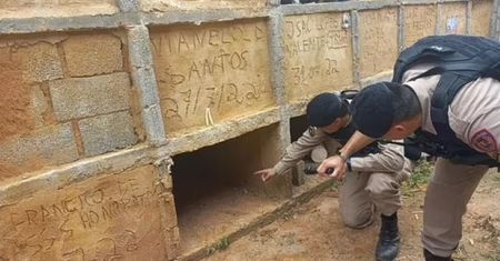 Grabarze odkryli świeży cement. Z grobu wyciągnięto żywą kobietę
