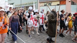 Barwny korowód studentów w Gliwicach. Ulicami miasta przeszły Teletubisie, rycerze i różowy flaming