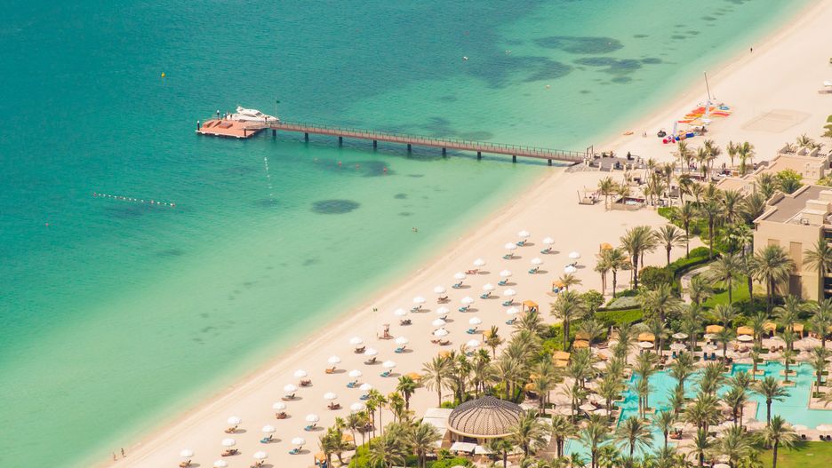 Dubaj kusi nie tylko boskimi plażami