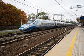 Spółka CPK wybrała wariant nowej linii kolejowej. Planowana prędkość: 250 km/h