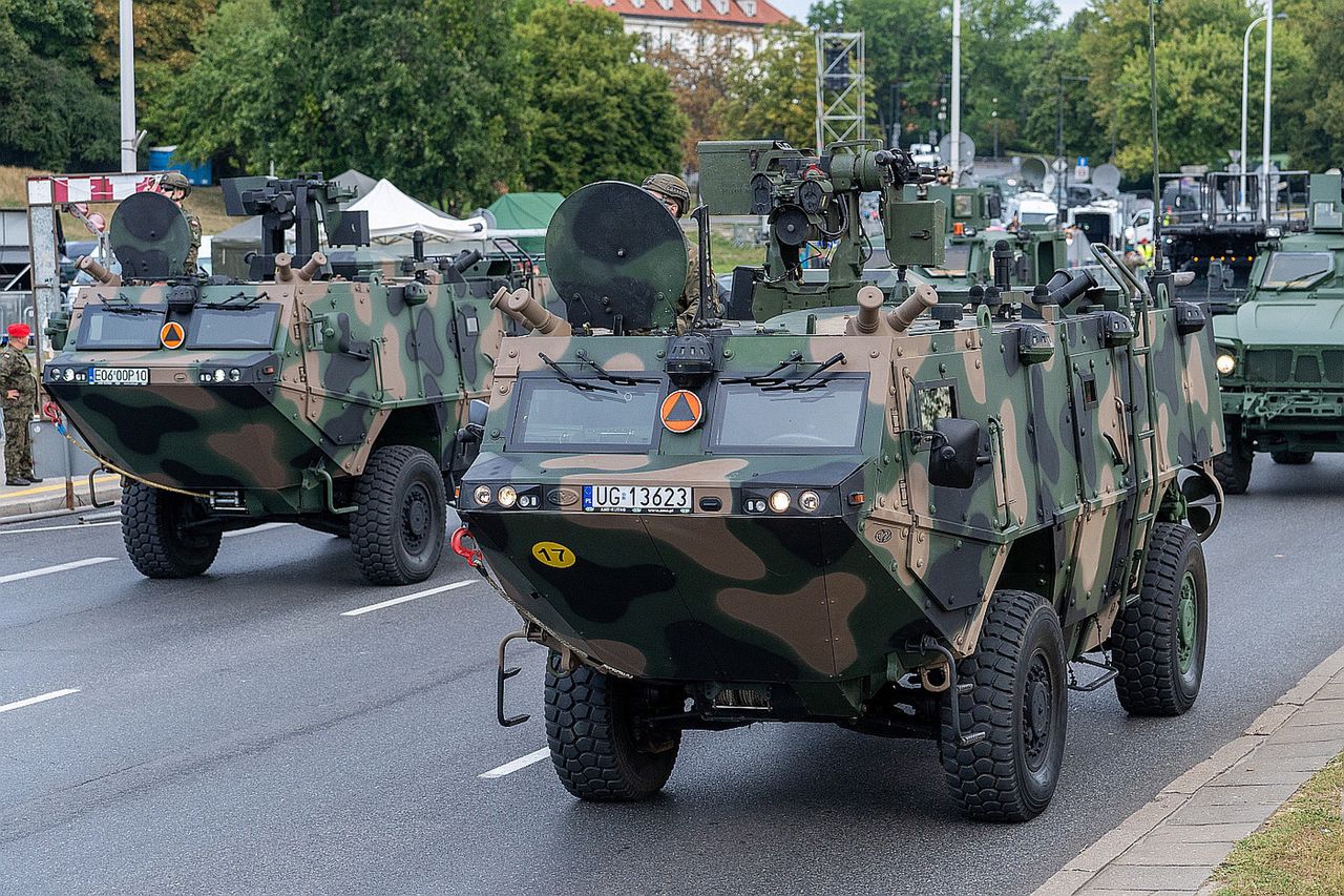 Kleszcze podczas próby przed defiladą 15 sierpnia