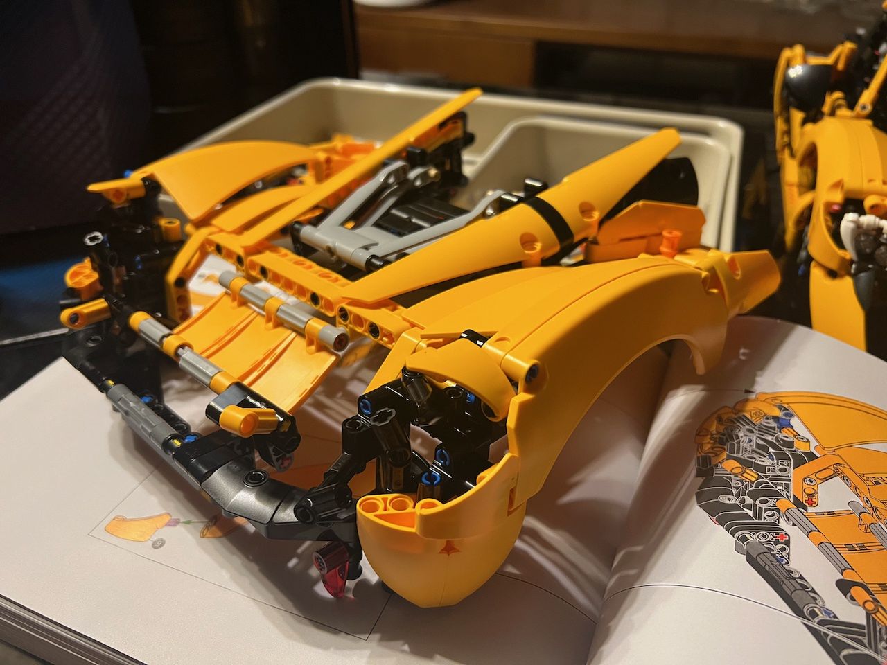 Składanie McLarena P1 z klocków LEGO krok po kroku