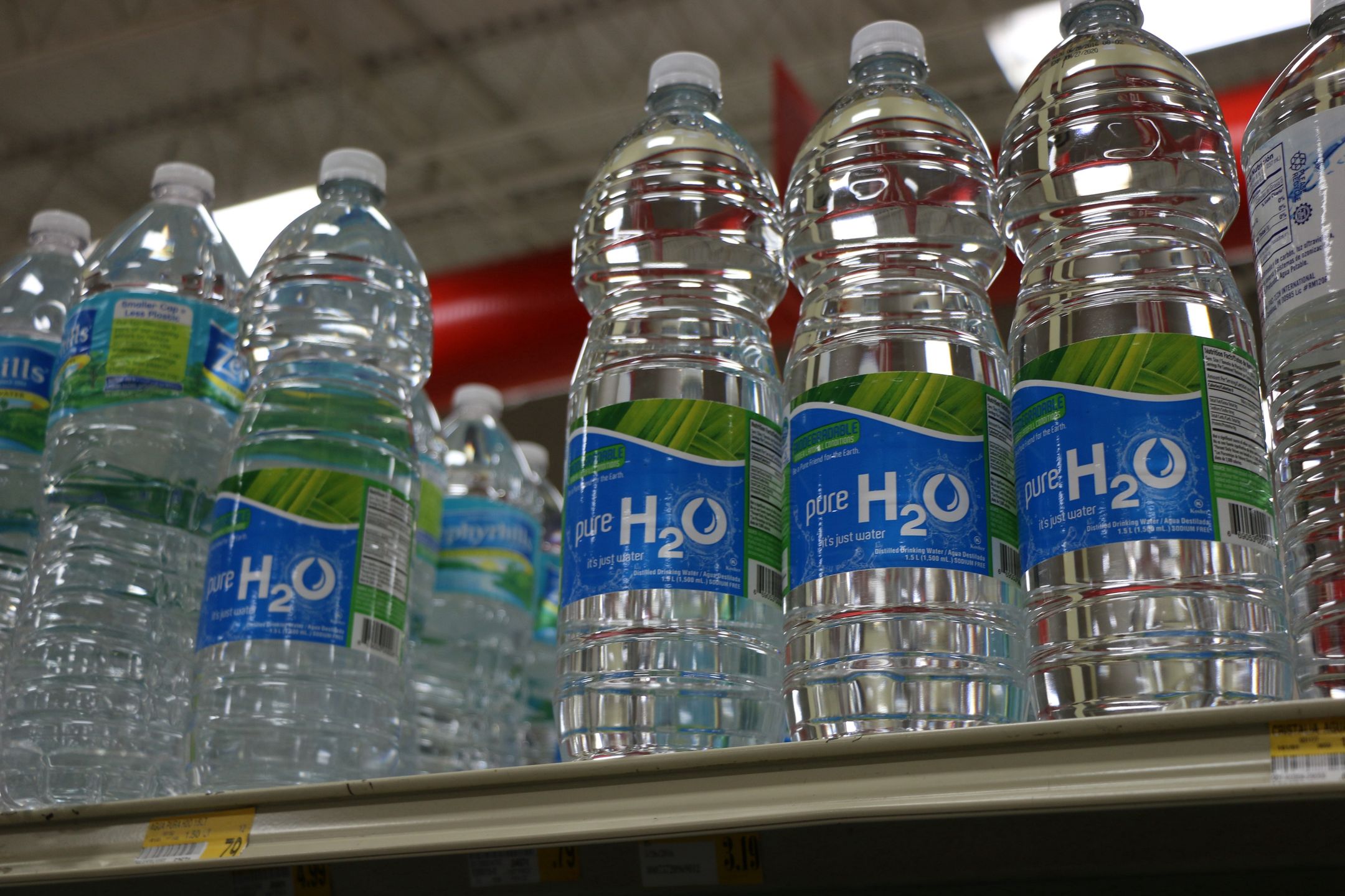 Używacie wielokrotnie butelek plastikowych po napojach? To niebezpieczne.