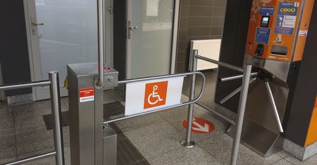 Absurd w Łodzi. Niepełnosprawny może tylko do godz. 17