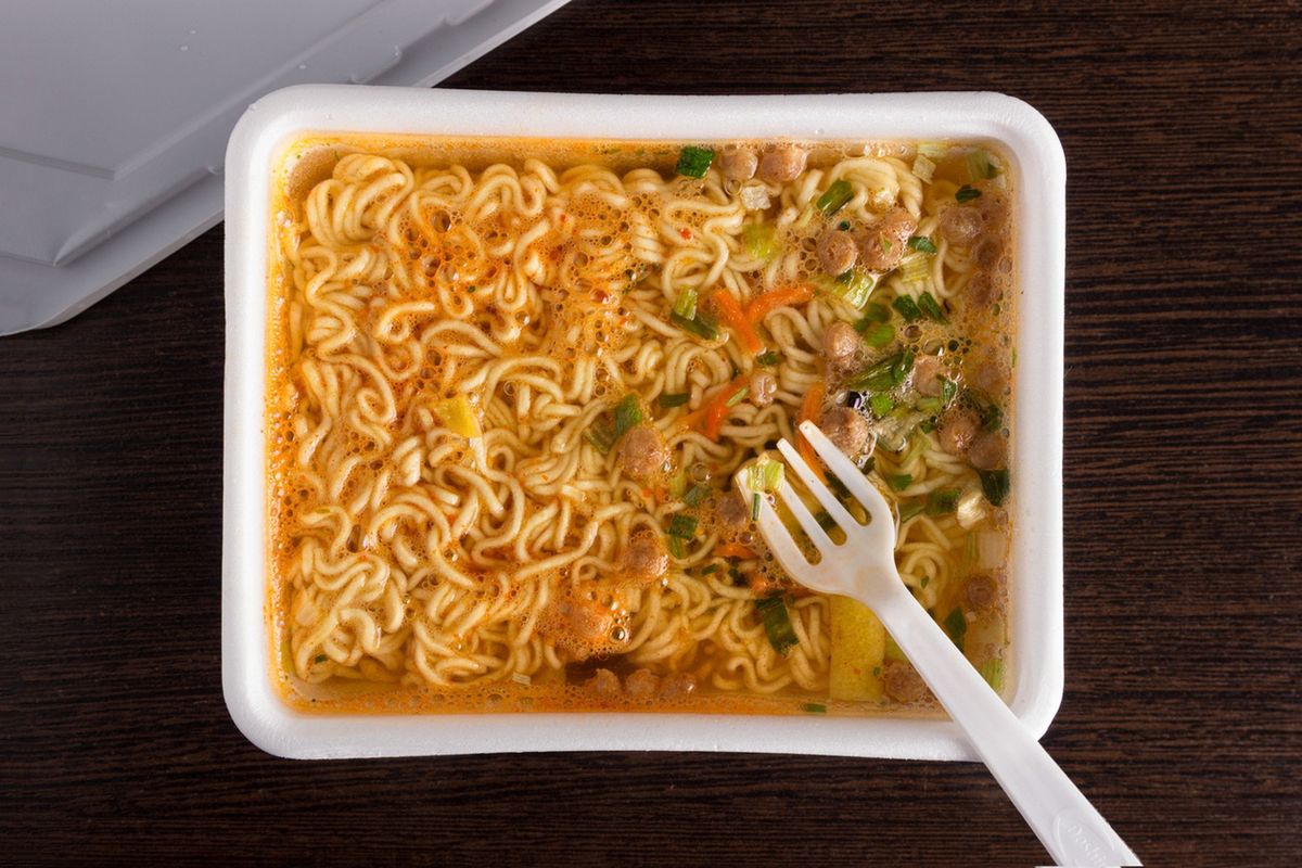 Kryzysowa kuchnia. Pięć pysznych potraw z zupek chińskich