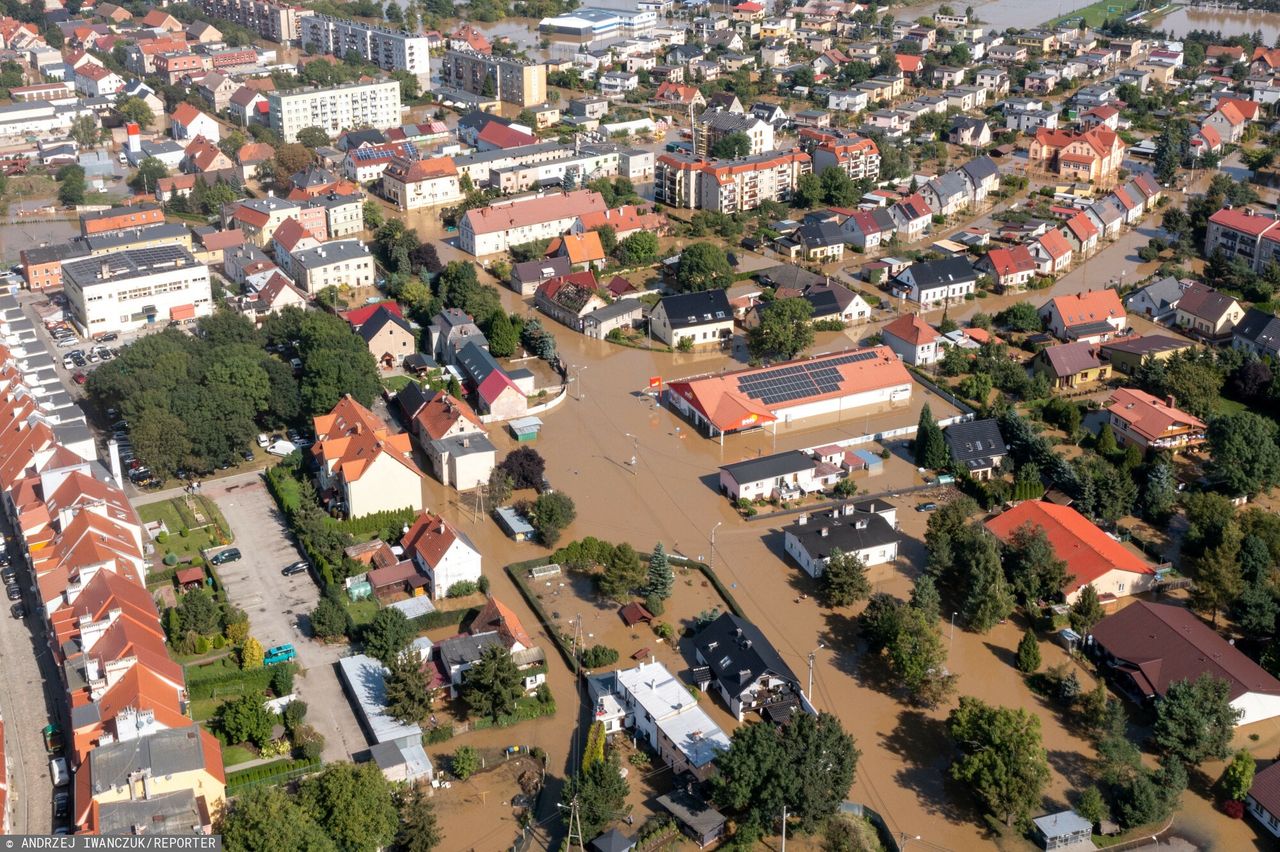 Powódź 2024. Zniszczenia w miejscowości Lewin Brzeski