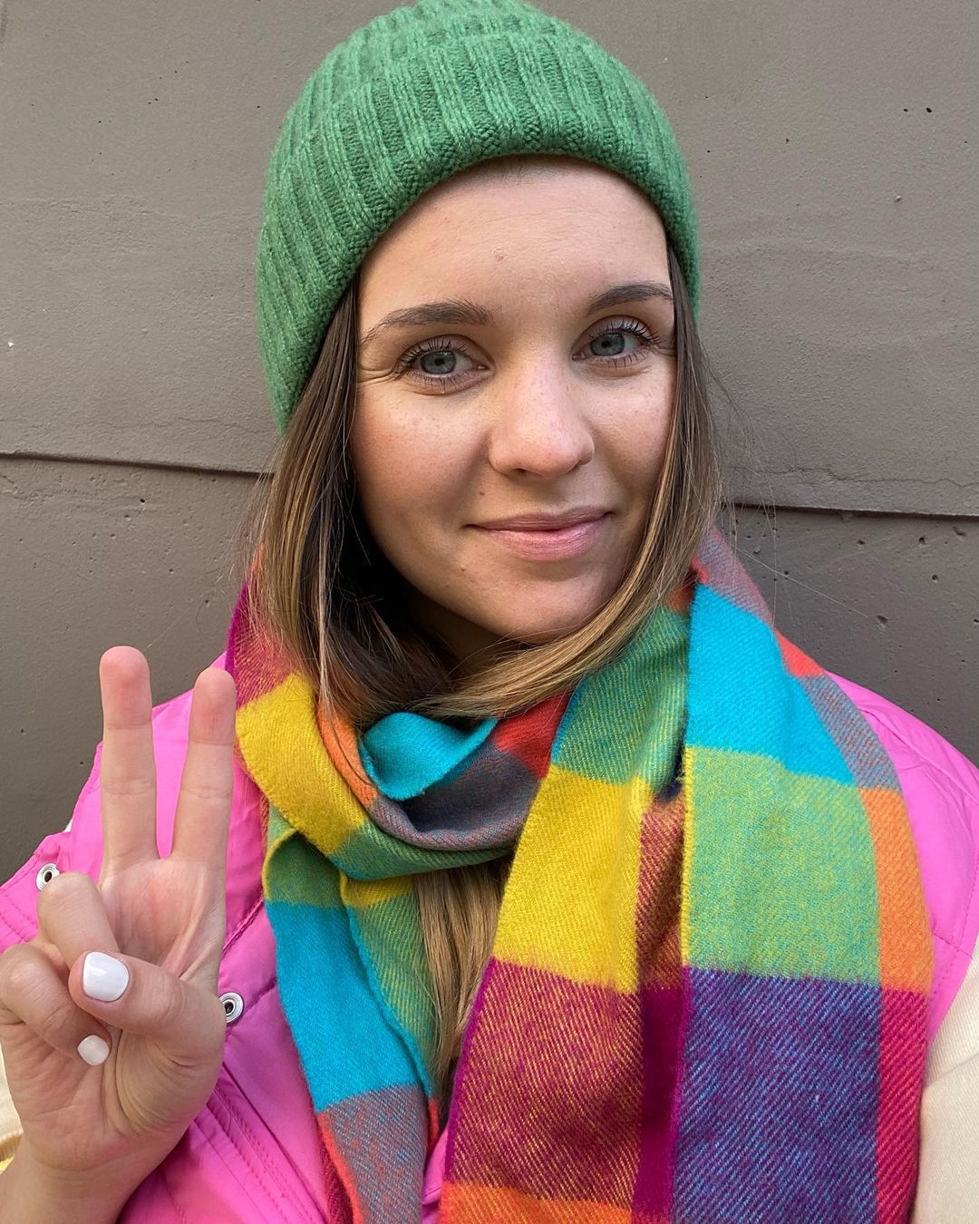 Barbara Kruk w kolorowym szaliku pokrytym wzorem kratyInstagram/ciaobasia