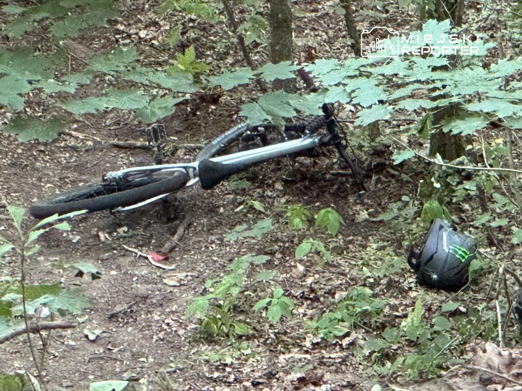 Poważny wypadek w Lasku Bielańskim. 17-latek wywrócił się zjeżdżając z górki. Jego stan jest krytyczny