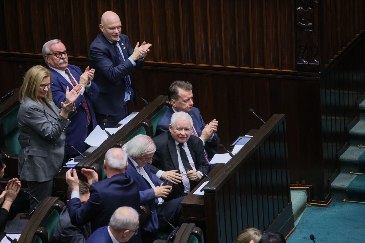 Okrzyki radości w Sejmie. Skandowali na cześć prezesa PiS
