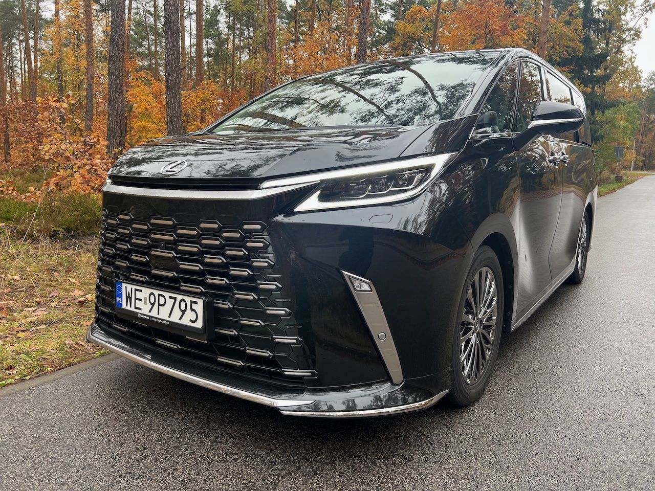 Lexus LM 350h AWD 