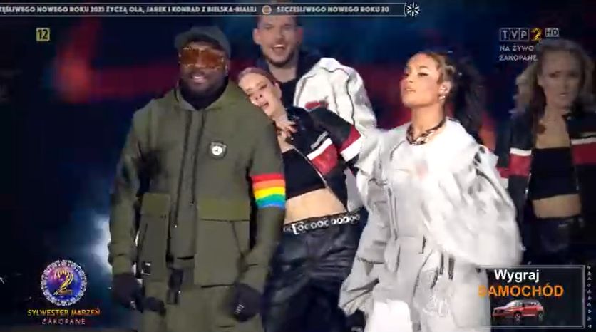 Black Eyed Peas w tęczowych opaskach