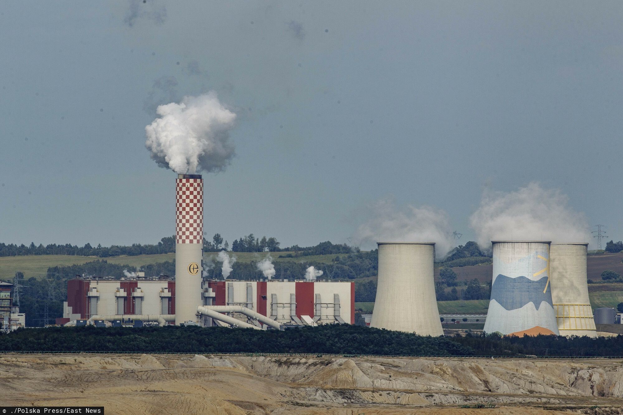 Kopalnia węgla brunatnego Turów zaopatruje pobliską elektrownię Turów. 